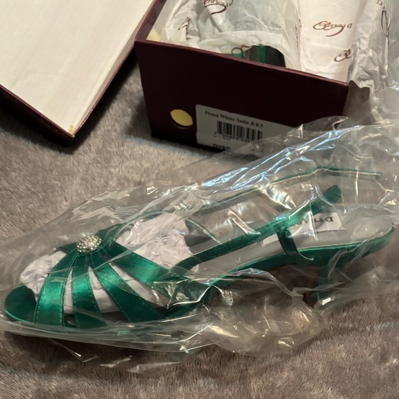 FIONA Dyeable Women's White Satin Low Kitten Heel Open Toe Sandals Style 46315 - Picture 1 of 9